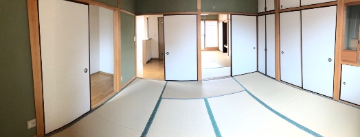 二階の和室ニ部屋です。押入れ、収納納戸もたっぷりあり広々とお使いいただけます。